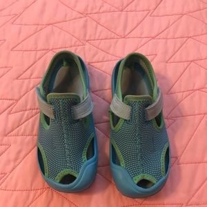 Nike Sun Protect water shoes Toddler size 8